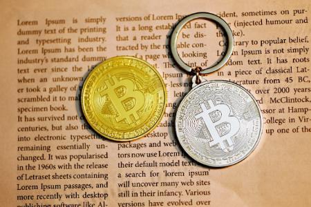 比特币突破10.6万美元后回落，地缘缓和与降息预期成关键变量