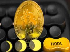 比特币跌破8.6万美元：市场持续承压，机构增持与监管博弈并存