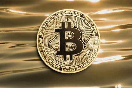 比特币突破11.8万美元创历史新高，机构持仓上升引发市场结构变革