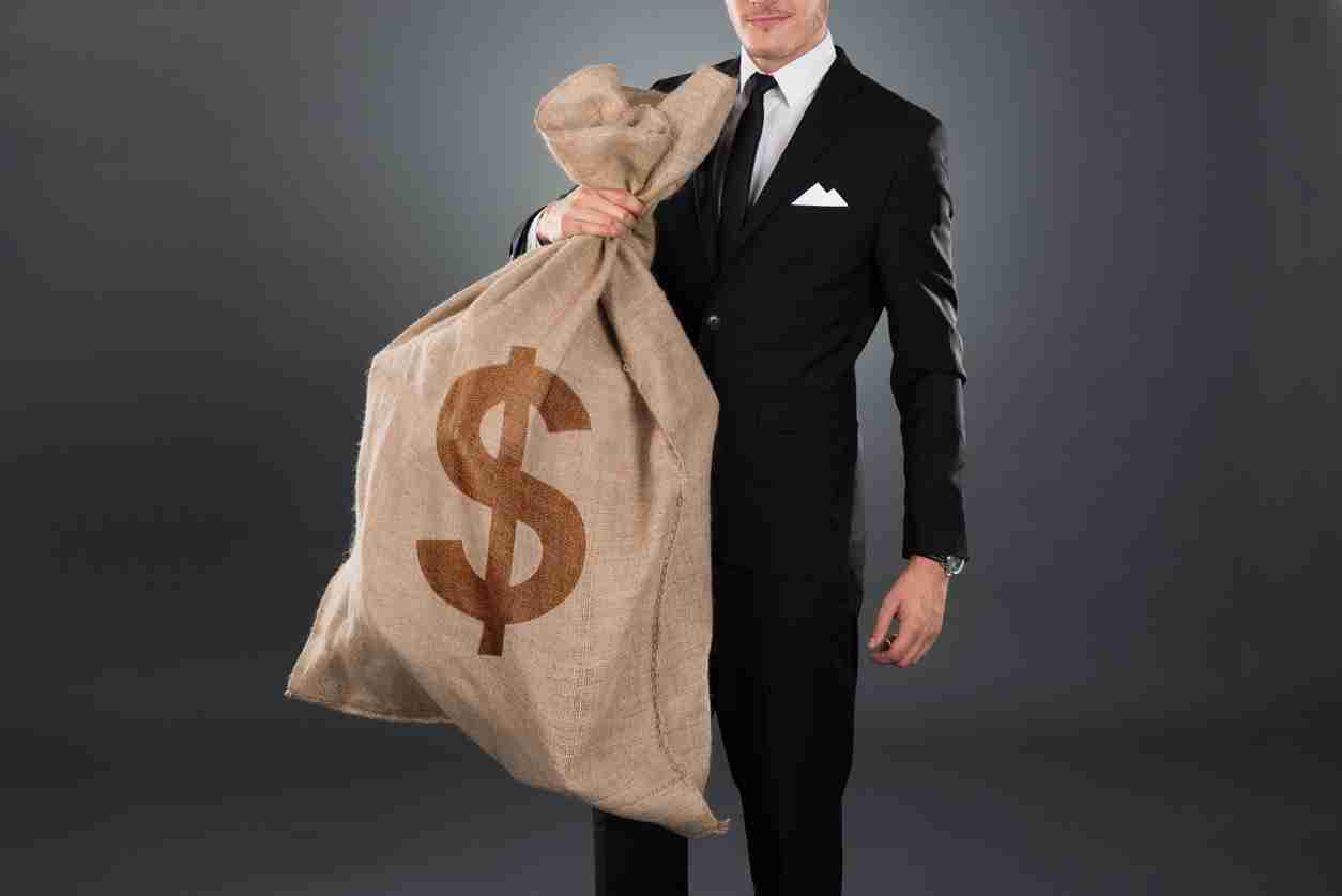 比特币疯狂过山车：11.7万美元市场中的短期持有者与长期持有者对决