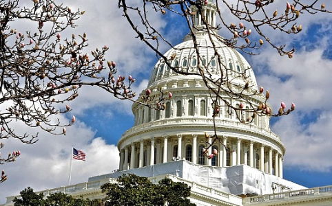 加密周开启：三大法案将改写监管格局，比特币突破12.2万美元