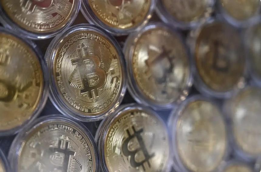 比特币市值超越亚马逊，全球上市公司掀起囤币大战