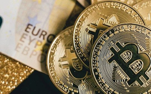 比特币突破11.8万美元创历史新高 市场趋势与监管博弈并行