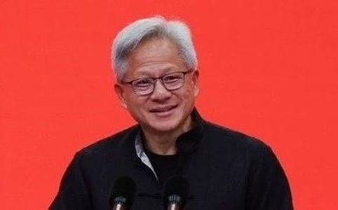 黄仁勋首度亮相链博会：AI重塑供应链，英伟达推新GPU布局智能工厂