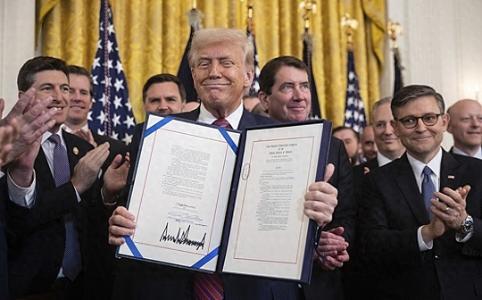 特朗普签署《天才法案》：美国加速布局美元稳定币战略