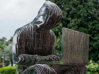 中本聪雕像被盗又寻回：比特币象征物遭遇意外风波