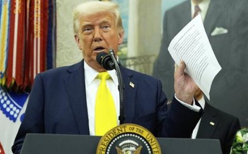 特朗普推加密新政，比特币突破11.7万美元