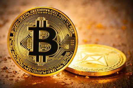 特朗普签署双行政令助推比特币上涨，401(K)投资成新引擎