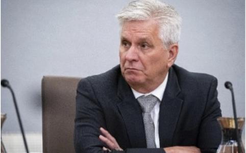 沃勒呼吁拥抱AI与稳定币革命 美联储研代币化智能合约