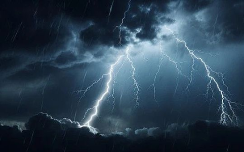 比特币闪崩背后：巨鲸抛售引40亿爆仓，机构抄底信号浮现