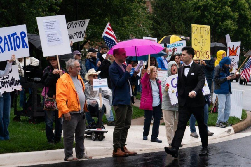 纽森欲发「特朗普腐败币」，新任美国总统上任后有多少「骚操作」？