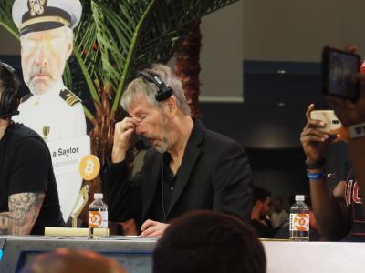 MicroStrategy未入标普500指数 股价回落 罗宾逊平台意外入选