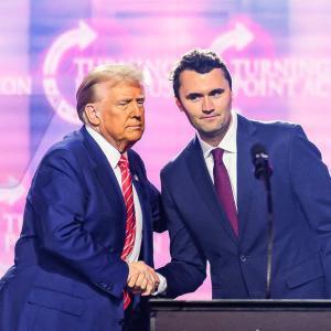 Charlie Kirk遇刺事件引发加密社区热议，平台删视频引争议