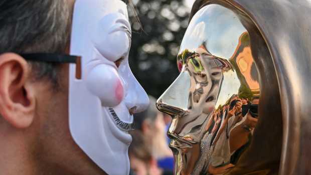 Roblox、TikTok将删除Charlie Kirk的枪击视频，加密货币社区爆发