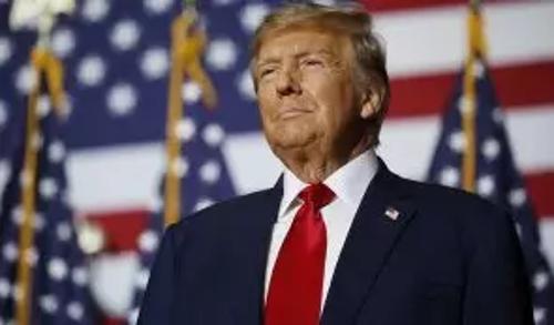 特朗普黄金比特币雕像亮相华盛顿引发热议