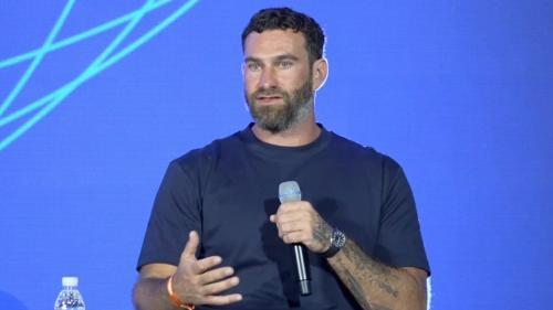 World Liberty Financial将推借记卡 拒绝自建区块链