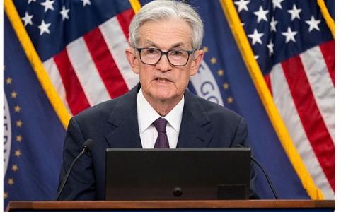 美联储降息后加密市场剧烈波动，比特币回落至11.2万美元