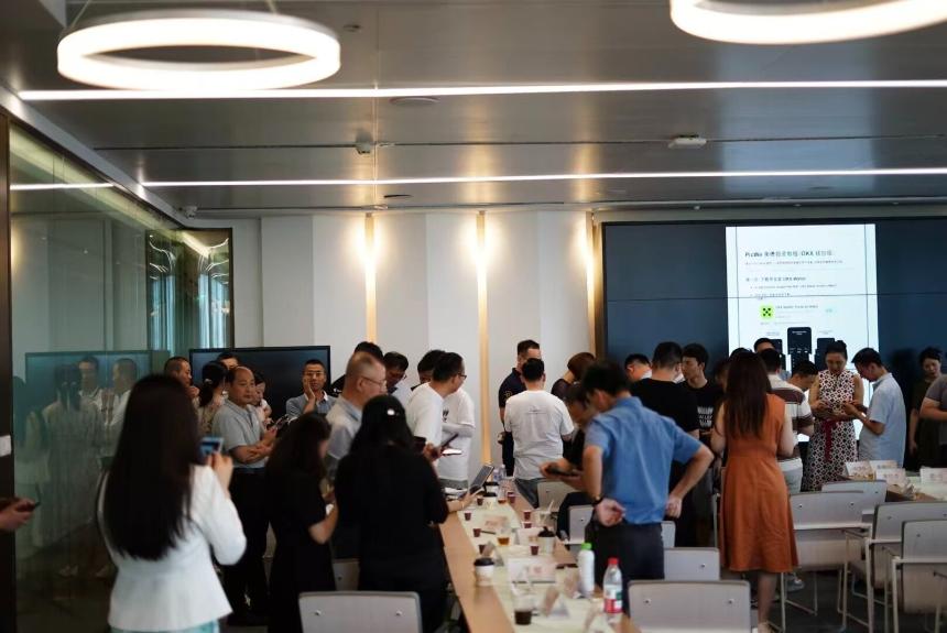 区块谷月报：券商、律所、社区——关于RWA跨界交融的艺术>

<p>正如约翰·麦卡锡所言：“一旦某项技术真正生效，人们便不再称之为 AI。” 当前，RWA与AI的融合已进入临界点。随着技术成熟、监管清晰与生态协同，一场由资产上链驱动的价值互联网革命正在加速到来。PicWe愿与所有先行者携手，共筑一个更开放、更高效、更具包容性的全球金融新秩序。<span style=