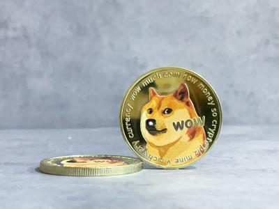 DOGE迎“Uptober”上涨契机，技术形态与ETF预期共推价格突破