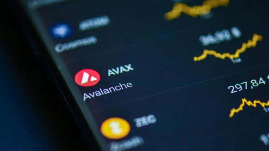 HYPE 维持 45 美元支撑位，而 AVAX 下跌——专家支持这款新币，并发行加密卡，预期收益达 6,500%