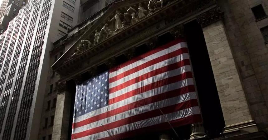 美国如何在新增就业岗位减少的情况下保持经济稳定运转