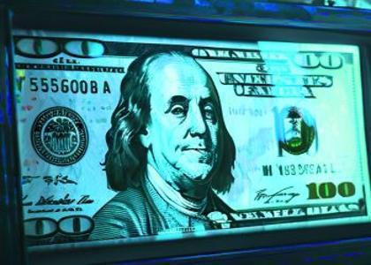 德意志银行：外资涌入美股但普遍对冲美元风险