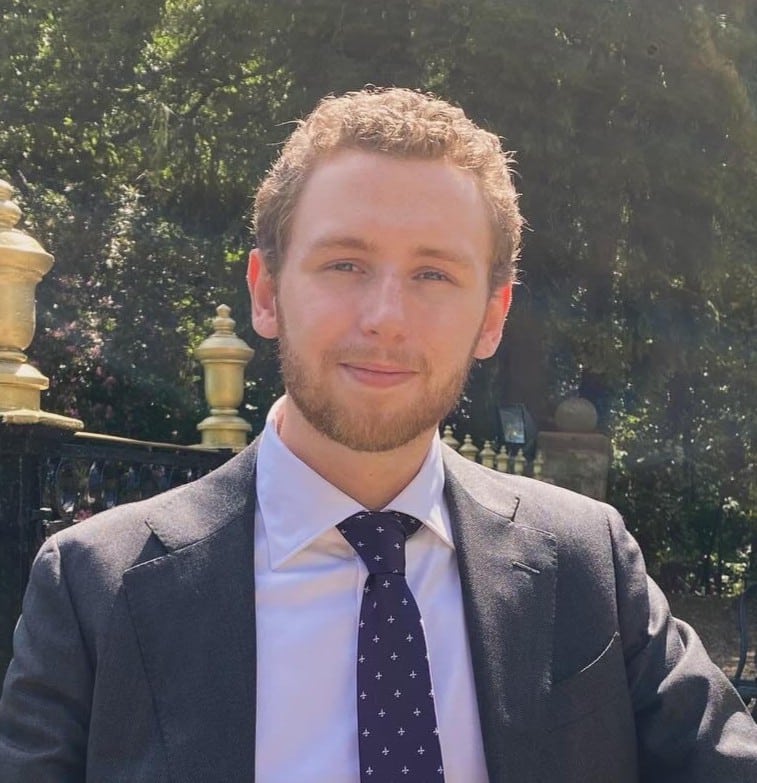 Hoskinson 宣称 NIGHT 交易量超过 XRP 和 SOL：你该关注吗？