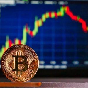 比特币价格走势趋稳，VanEck预测2026年将迎盘整期