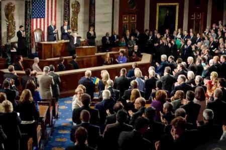 2025加密市场波动剧烈，议员交易曝光，比特币价格走势引关注