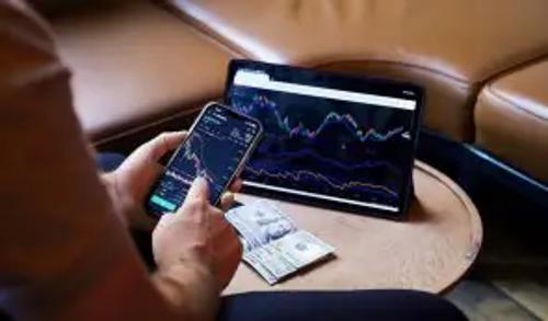 鲍威尔调查引爆市场震荡 比特币汇率与黄金齐飙