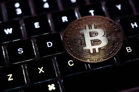 比特币暴跌引连锁反应：日元套利交易转向或冲击股市