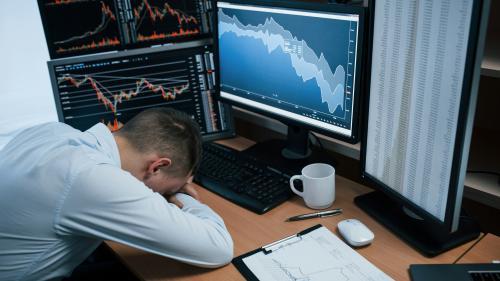 比特币跌破9万美元后回落，市场转向观望美联储政策动向