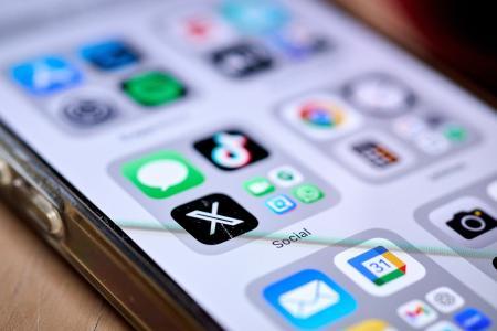 法国拟禁15岁以下儿童用社交媒体 保护未成年人网络权益