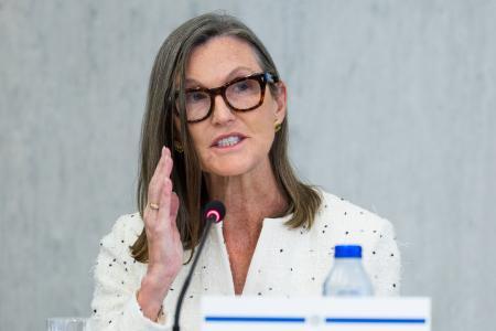 如何通过ARKVX基金布局SpaceX、OpenAI等未上市巨头？