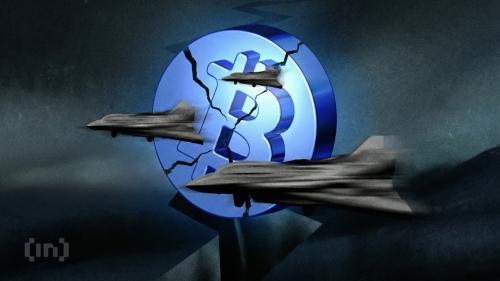 比特币单日暴跌超6%跌至83000美元，三大风险叠加暴露市场脆弱性