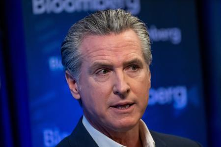 纽森回忆特朗普电话趣事：从绰号到军队部署的微妙关系