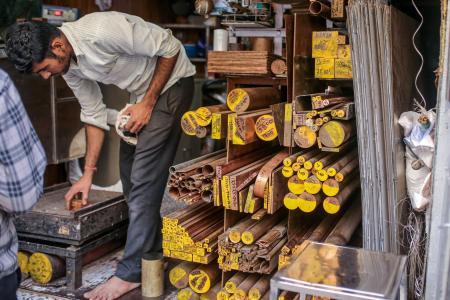 软件股暴跌背后：杠杆贷款疲软与金属超级周期共振