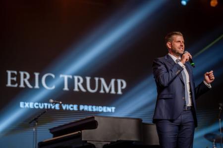 特朗普家族加密公司遭阿联酋关联投资方收购近半股份，5亿美元交易引利益冲突争议