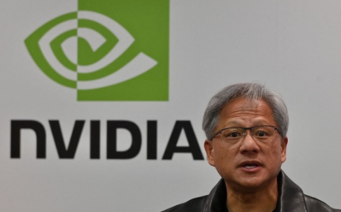 英伟达2027财年首季营收预估780亿，数据中心业务超预期