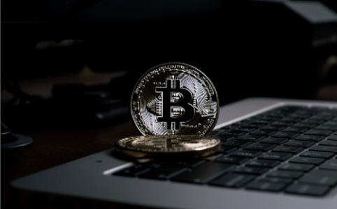 韩股暴跌催生加密资金回流 比特币突破73000美元