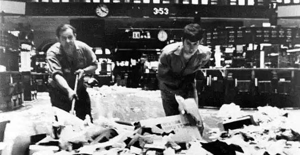 特许牌照、密钥与控制权