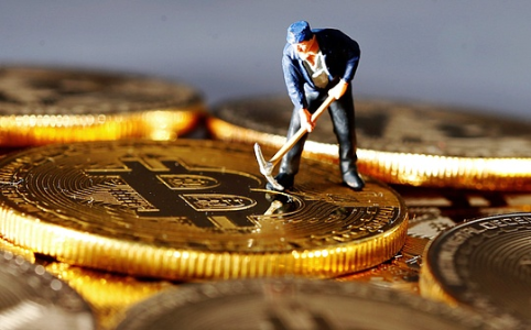 比特币矿工转型AI算力：矿企如何靠电力资源抢滩人工智能