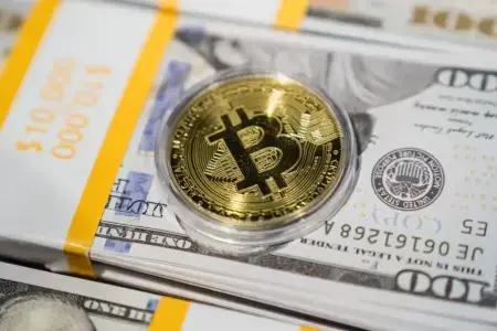 比特币首获穆迪评级：Ba2临时信用标志加密资产进入公债市场